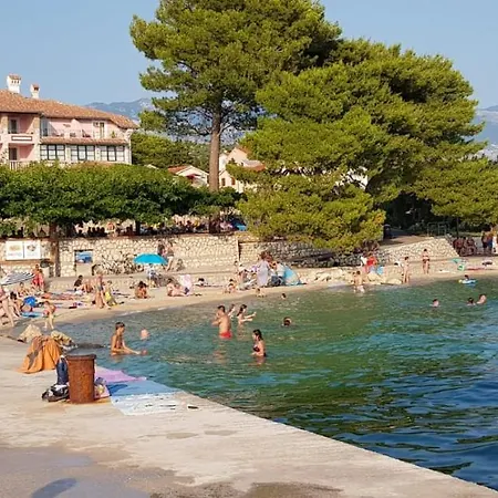Rab-strandnähe-meerblick
