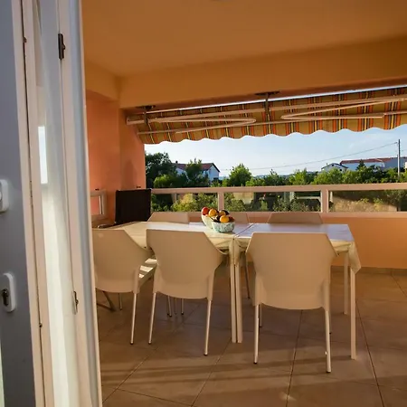 Apartment Rab-strandnaehe-meerblick